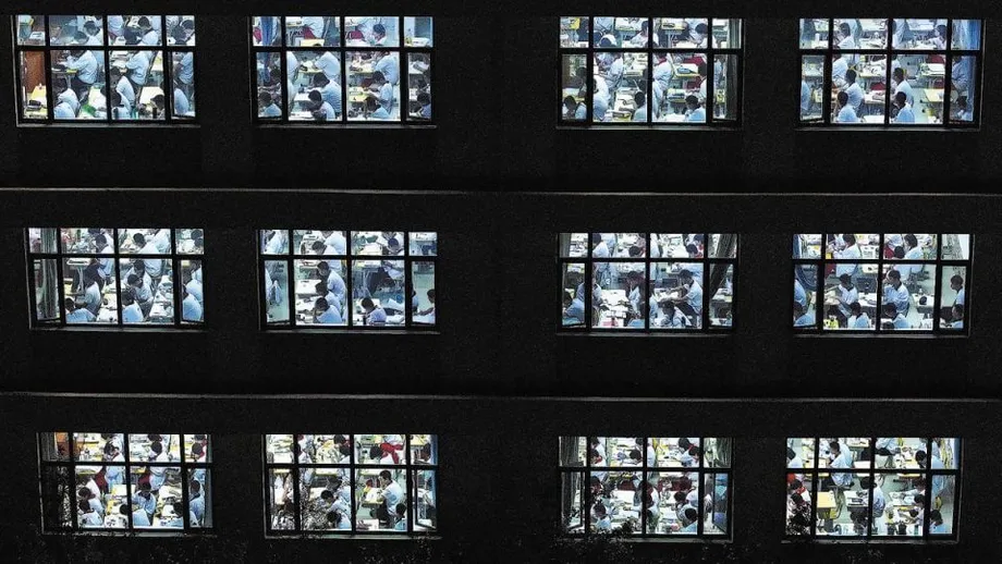 A China Recorre à Vigilância por IA e a Restrições Tecnológicas para Proteger o Exame Gaokao de 2025