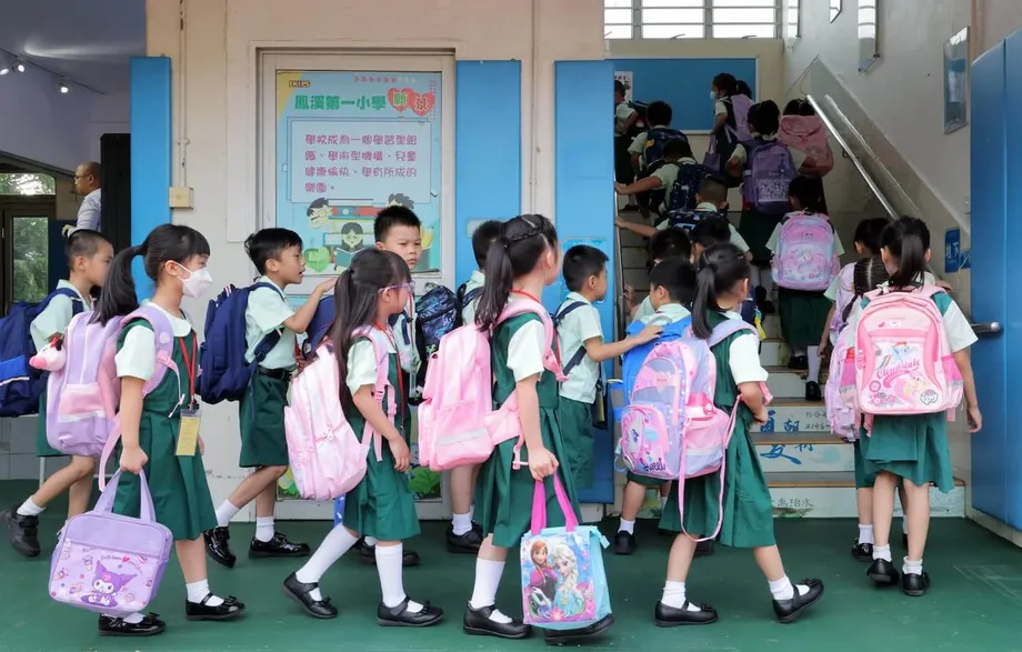 O Novo Currículo de Inglês de Hong Kong: Segurança Nacional e Patriotismo em Primeiro Plano nas Escolas Primárias