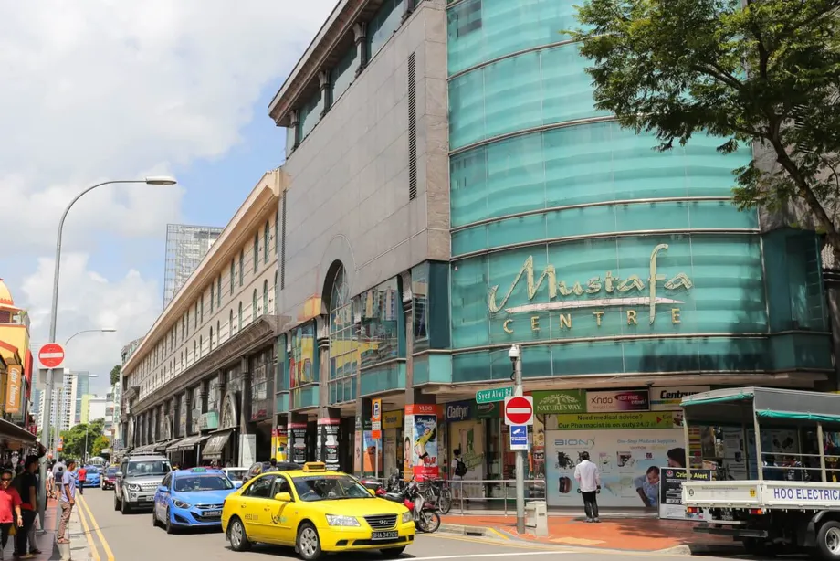 Retalhistas de Singapura Olham para Expansão em Johor Bahru: Oportunidades e Obstáculos