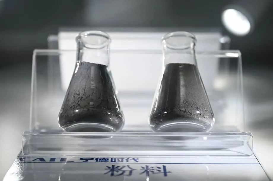 EUA Impõem Tarifa Massiva ao Grafite Chinês: O Que Significa para os Veículos Elétricos, a Indústria e os Consumidores