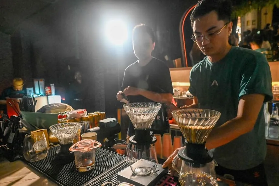 Restauradores de Singapura Afluem a Johor Bahru: Custos, Desafios e o Futuro do Restaurar Transfronteiriço