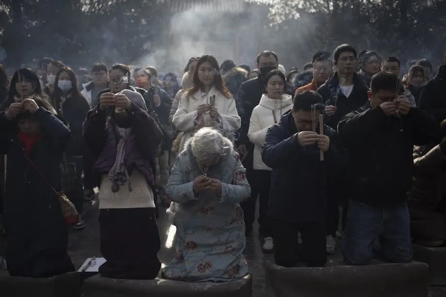 Chineses Urbanos e o Auge das Fraudes do Guoxue: Tradição, Identidade e o Apelo da Iluminação