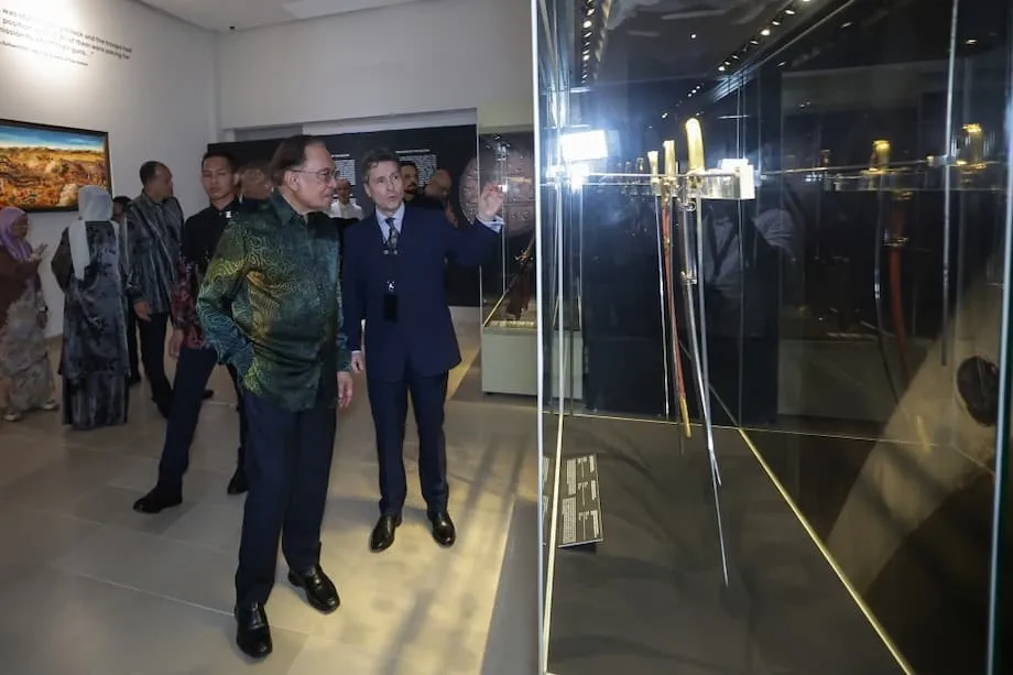 Anwar Ibrahim Apela à Reavaliação das Narrativas Coloniais: Foco no Sultão Tipu e na História Asiática