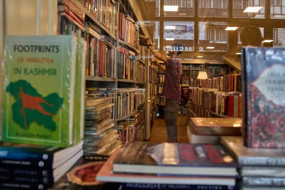 Proibição de Livros no Caxemira: Censura, Memória e a Batalha pela Narrativa