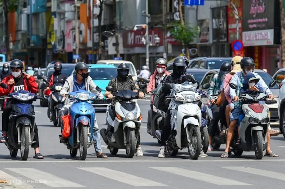 A Revolução das Motos Elétricas em Hanói: Promessas, Desafios e o Caminho a Seguir