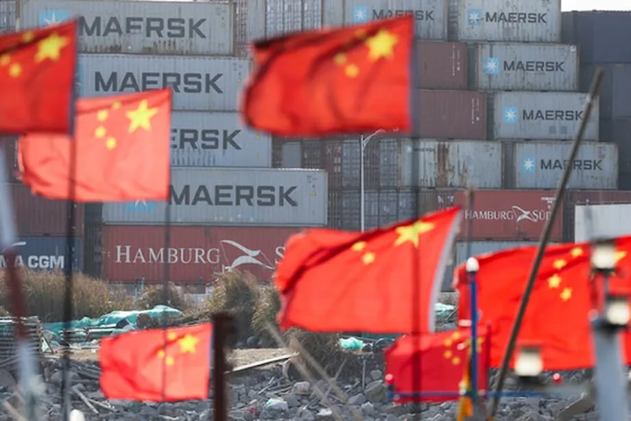 A China Supera os EUA em Compromissos de Investimento na Coreia: Navegando Tarifas, Tecnologia e Geopolítica