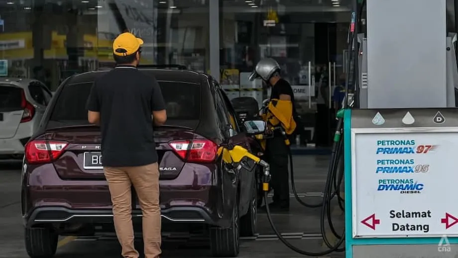Novos Critérios de Subsídios de Combustível na Malásia: Titularidade de Imóveis e Carros de Luxo Determinará a Elegibilidade