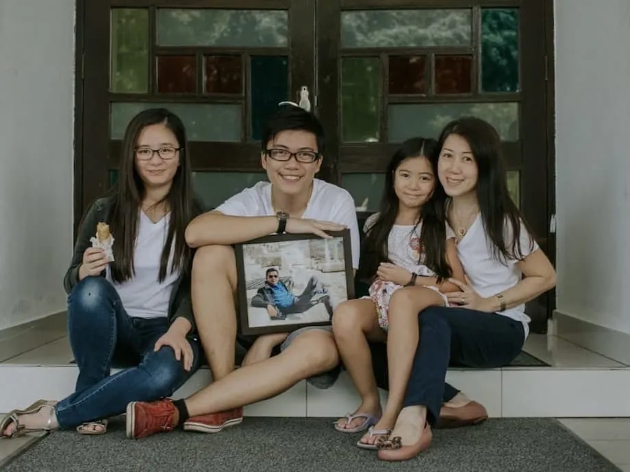 Encontrar Esperança Após a Perda: Cynthia Tay e a Missão do Wicare Support Group para Ajudar as Viúvas a Curarem-se em Singapura