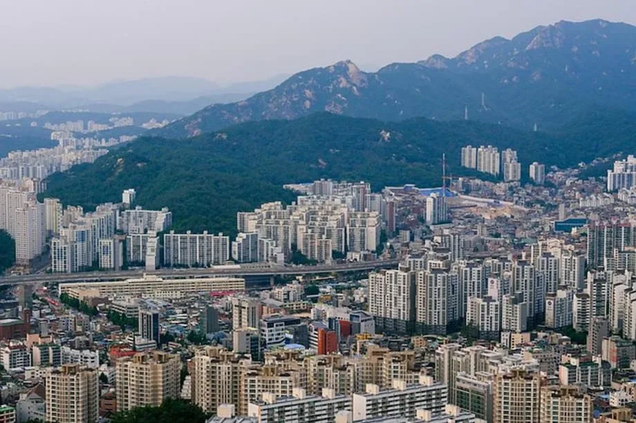 Repressão da Coreia do Sul contra compradores estrangeiros de habitação: novas regras, crescente tensão e contexto global