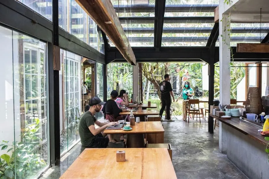 Silêncio nos Cafés: a Fiscalização dos Royalties Musicais na Indonésia Transforma os Espaços Públicos e Desperta Debate Nacional