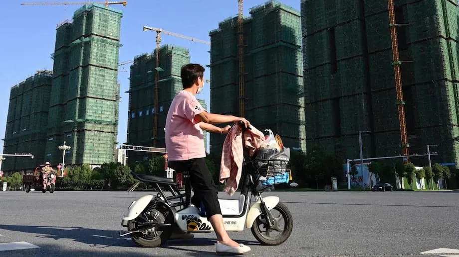 O Colapso do Evergrande: Como o Gigante Imobiliário Chinês Caiu e o que Isso Significa para a Segunda Maior Economia Mundial