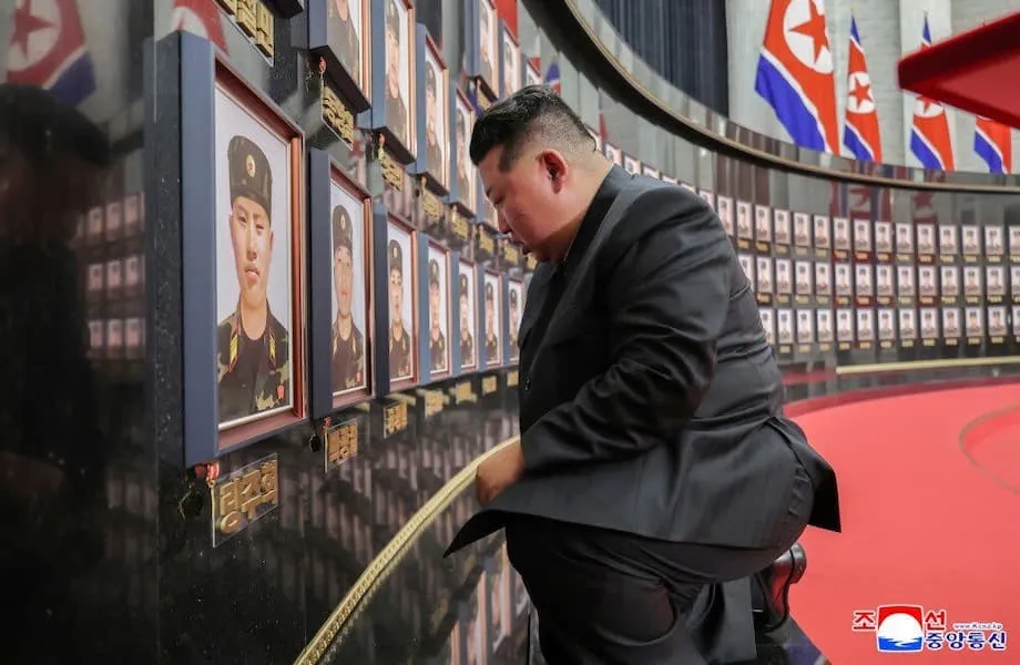 Homenagem Emocionante de Kim Jong Un: Soldados Norte-Coreanos Mortos ao Lutar pela Rússia na Ucrânia