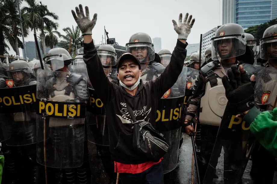 Protestos Antigovernamentais na Indonésia em 2025: Juventude, Austeridade e a Luta pela Democracia