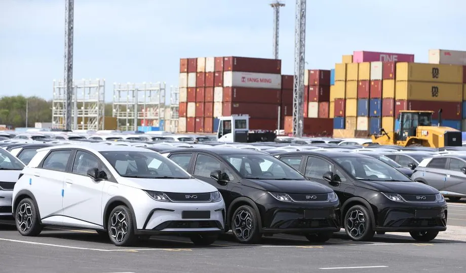 A BYD Envia Veículos Elétricos Produzidos na Tailândia Para a Europa: Um Movimento Estratégico Para Contornar os Tarifos da UE e Expandir o Alcance Global