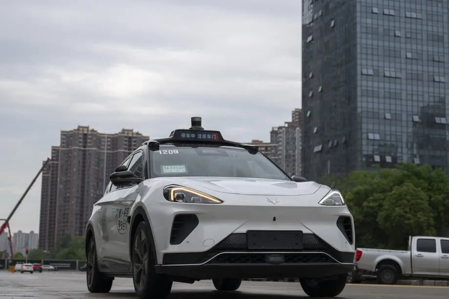 China vai colocar 300.000 táxis autónomos nas grandes cidades até 2030, acelerando a corrida global dos robotaxis