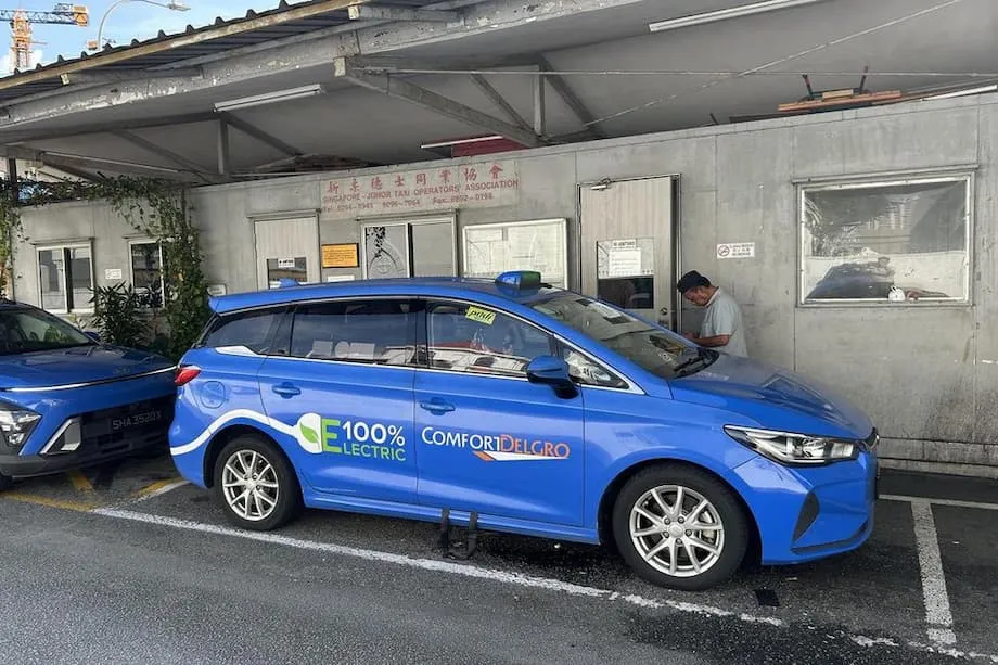 Singapura pondera rastreamento ERP 2.0 e reservas por aplicação para conter viagens ilegais de táxi transfronteiriças