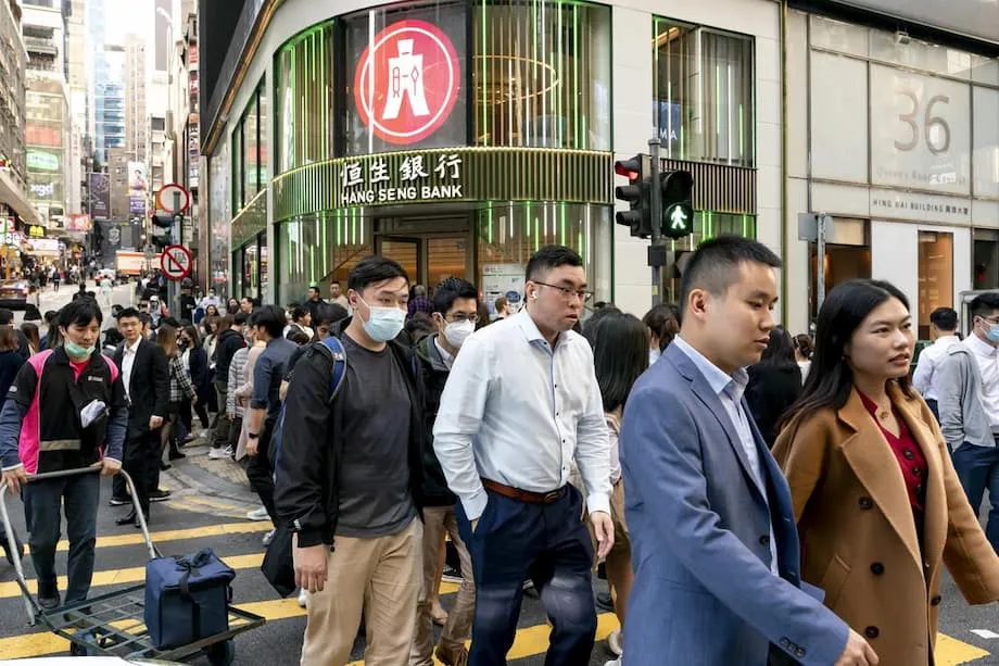 Entrada de talentos do continente põe à prova o mercado de trabalho, as salvaguardas políticas e a coesão social de Hong Kong