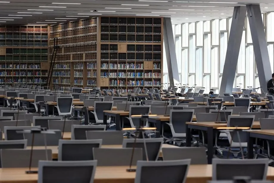 Porque Recordes de Estudantes Estão a Abandonar as Universidades de Elite da Coreia do Sul para Prosseguir a Escola de Medicina
