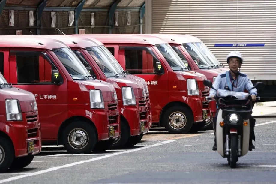 Japan Post suspende carrinhas de entrega em 100 centros de correio após violações nas conferências de motoristas