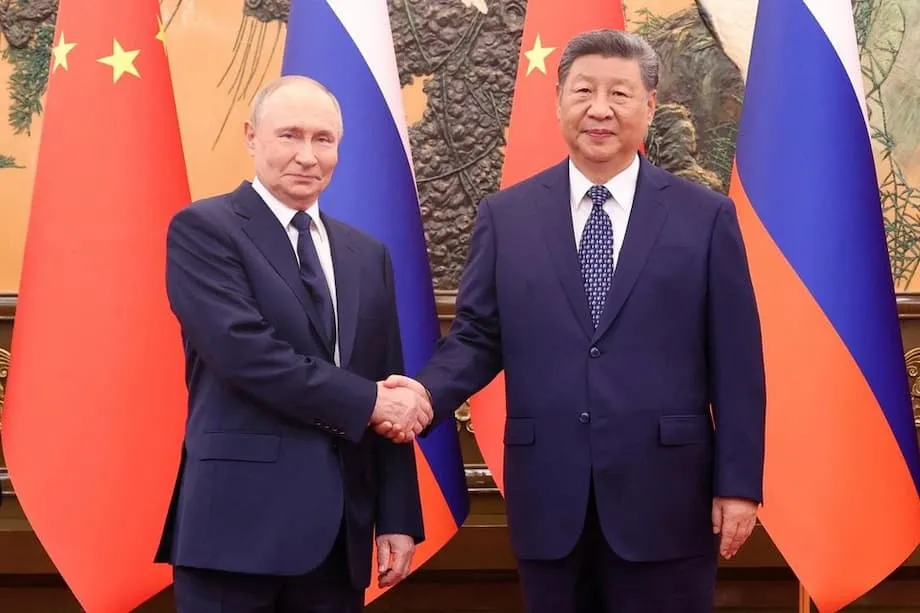 Microfone aberto capta Putin e Xi a especular sobre transplantes, vidas de 150 anos e poder