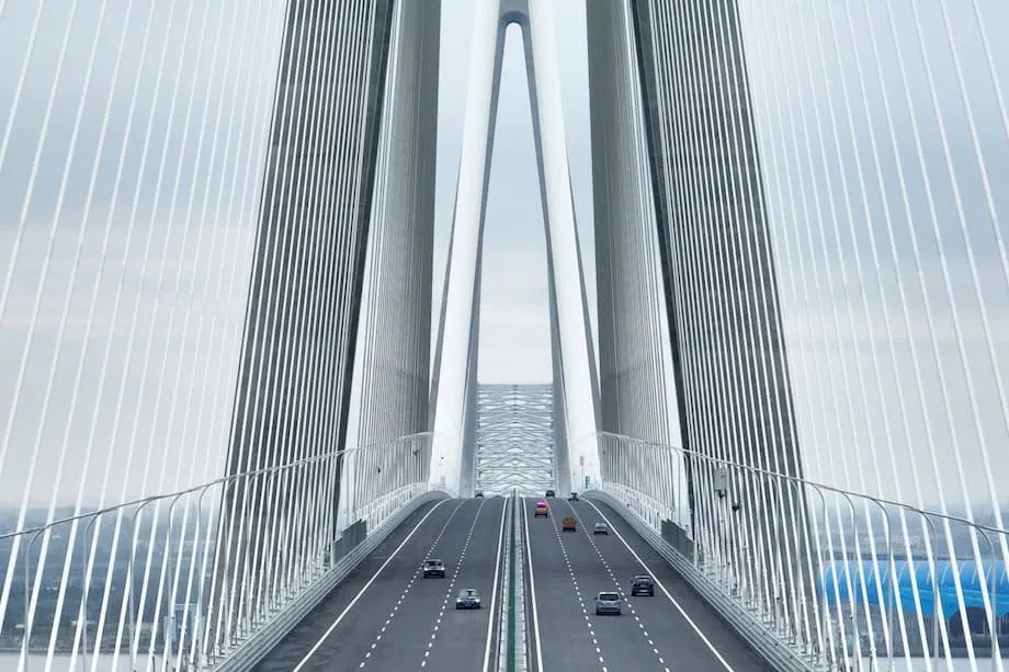 China abre a maior ponte estaiada do mundo sobre o rio Yangtzé