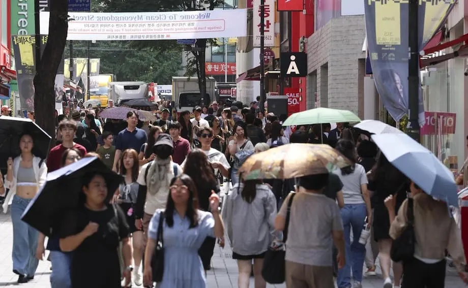 Plano da Coreia para grupos turísticos chineses sem visto acende polémica pública, preocupações de saúde e debate político mais alargado
