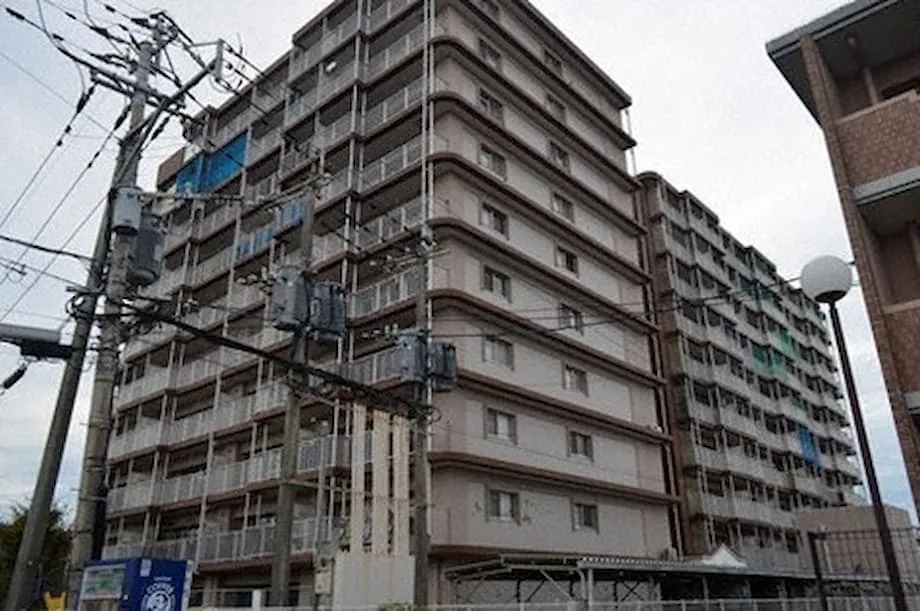 Refugiar-se em casa ou evacuar? Um guia para residentes de apartamentos de betão armado no Japão