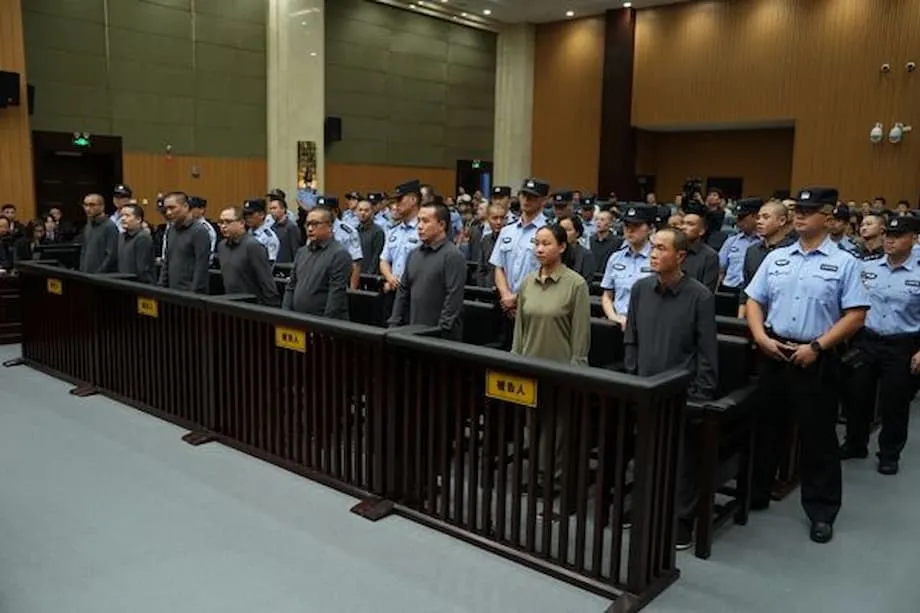 China Condena 11 Figuras da Família Ming à Morte em Campanha contra Fraudes em Mianmar