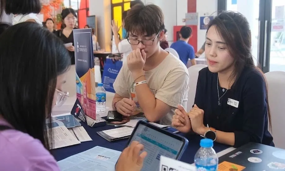 Estudantes Vietnamitas Continuam a Conquistar a Bolsa Pearson da Universidade de Toronto