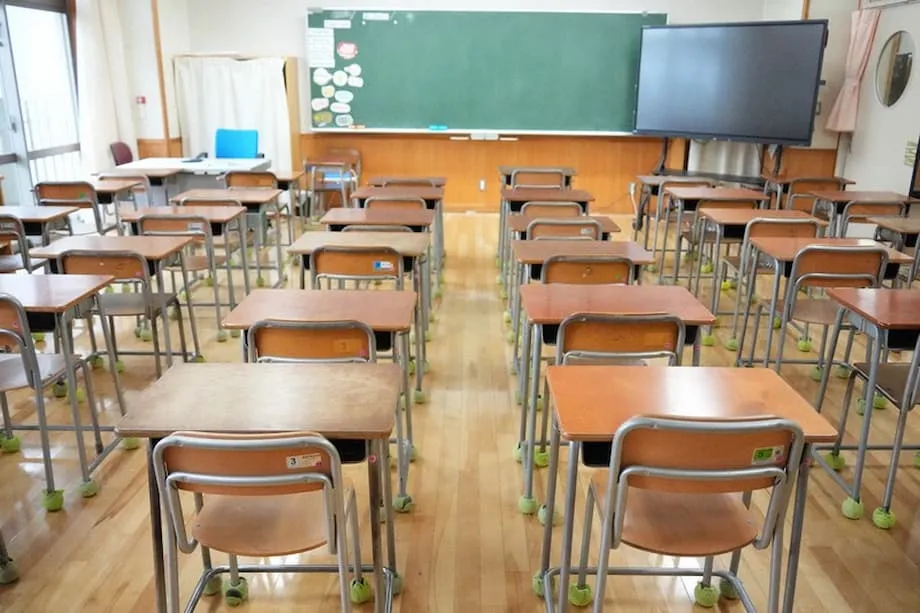 Porque é que os professores japoneses continuam a trabalhar as jornadas mais longas da OCDE