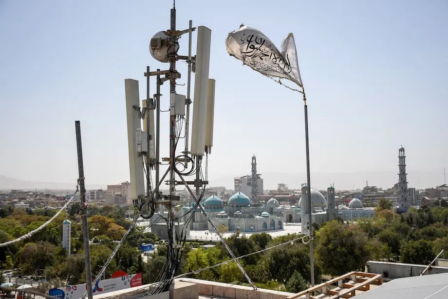 Afeganistão fica no escuro com encerramento de internet e telefonia de 48 horas imposto pelos Talibãs