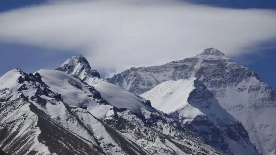 Caminhantes do Everest Resgatados Após Tempestade Aprisionar Centenas