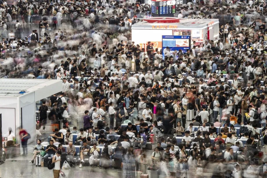 Multidões da Golden Week na China testam a segurança turística à medida que as viagens disparam e o consumo muda
