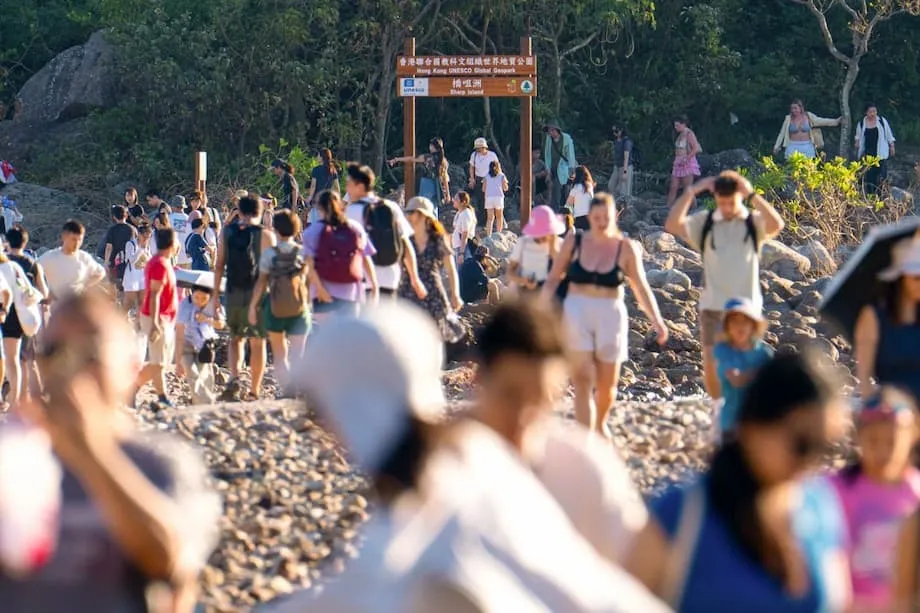 Hong Kong pondera a pressão turística na Ilha Sharp enquanto responsáveis minimizam danos no recife