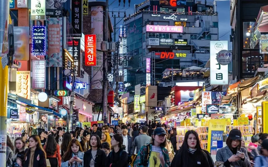 Do ecrã para a rua: como a cultura coreana está a recriar as viagens à Coreia do Sul