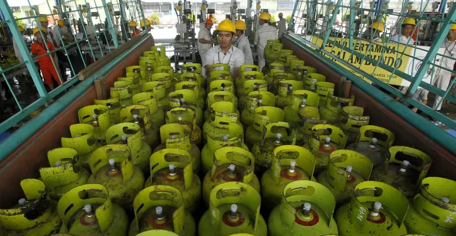 A Indonésia enfrenta um défice de refinação e um hábito dispendioso de importação