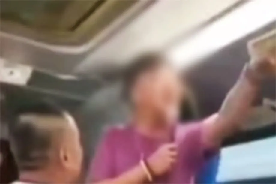 Vídeo viral de guia chinês na Tailândia provoca investigação sobre compras forçadas e tours de zero dólares