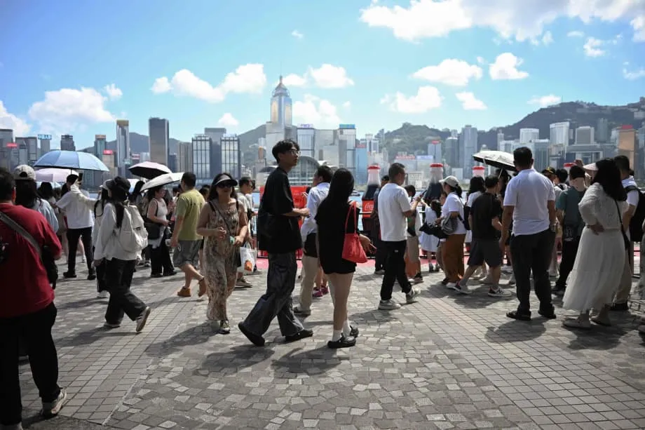 Marcas Chinesas Continentais Ultrapassam Hong Kong no Retalho e na Atracção dos Consumidores