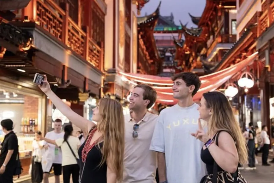 China Atrai Turistas Estrangeiros com Incentivos de Compras