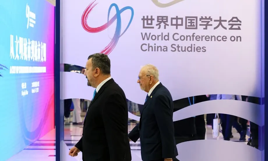 Académicos Globais Convergem em Xangai para Repensar os Estudos sobre a China e a Modernização