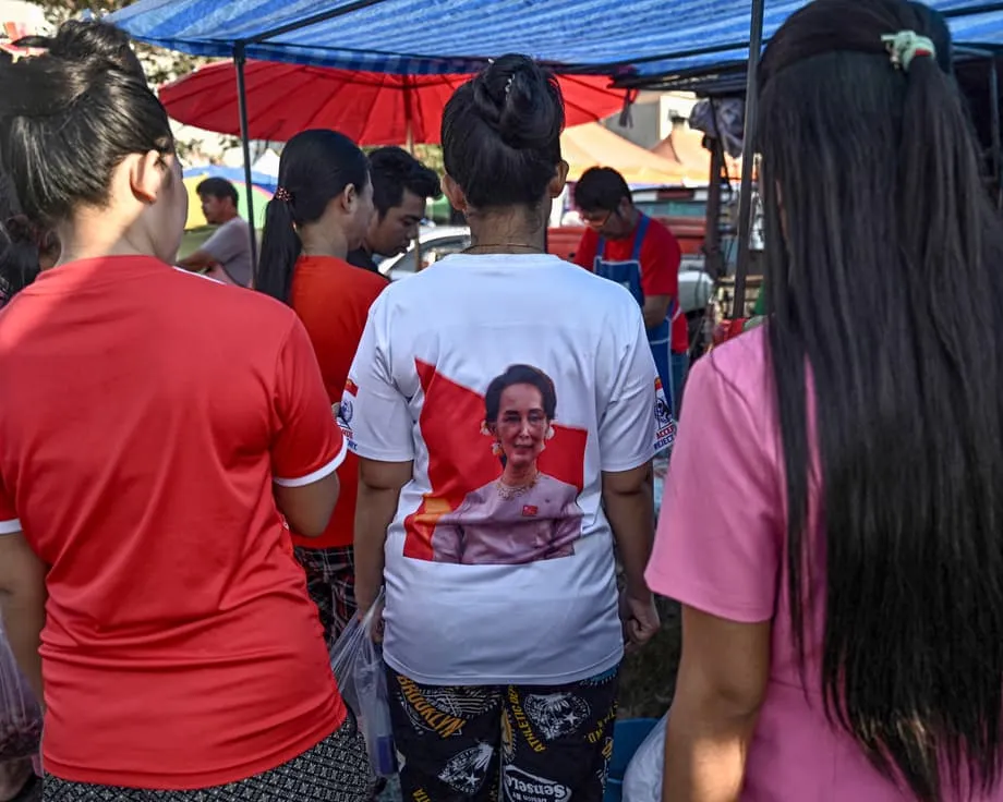 Tailândia abre empregos legais a refugiados de Mianmar em meio a cortes na ajuda e lacunas de mão de obra