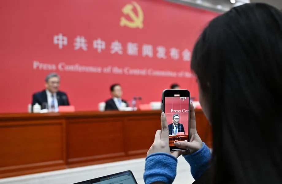 Quarto Plenário da China traça ofensiva tecnológica, limpeza de mercado e uma vasta purga militar