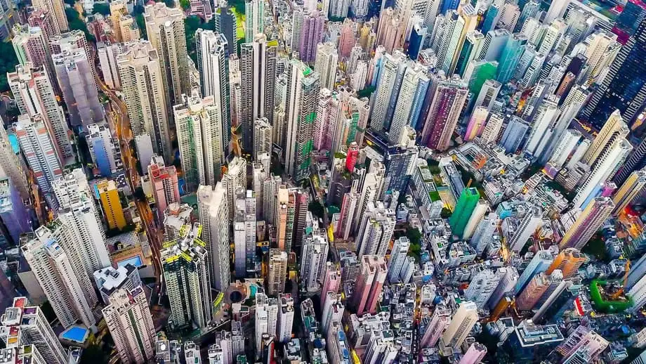 Hong Kong volta a liderar o mundo em habitação inacessível, revela relatório de 2025