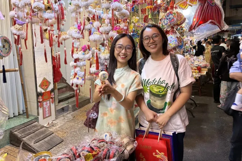 Aulas em Direto e Dialectos Perdidos: Como os Jovens Chineses do Vietname Estão a Reivindicar a Identidade Online