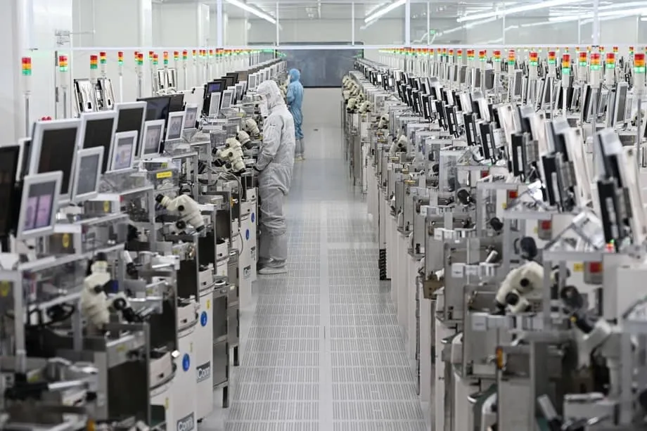 Investigadores Chineses Mapeiam Moléculas de Resina Fotossensível e Alegam Redução de 99 por Cento em Defeitos para Chips Avançados