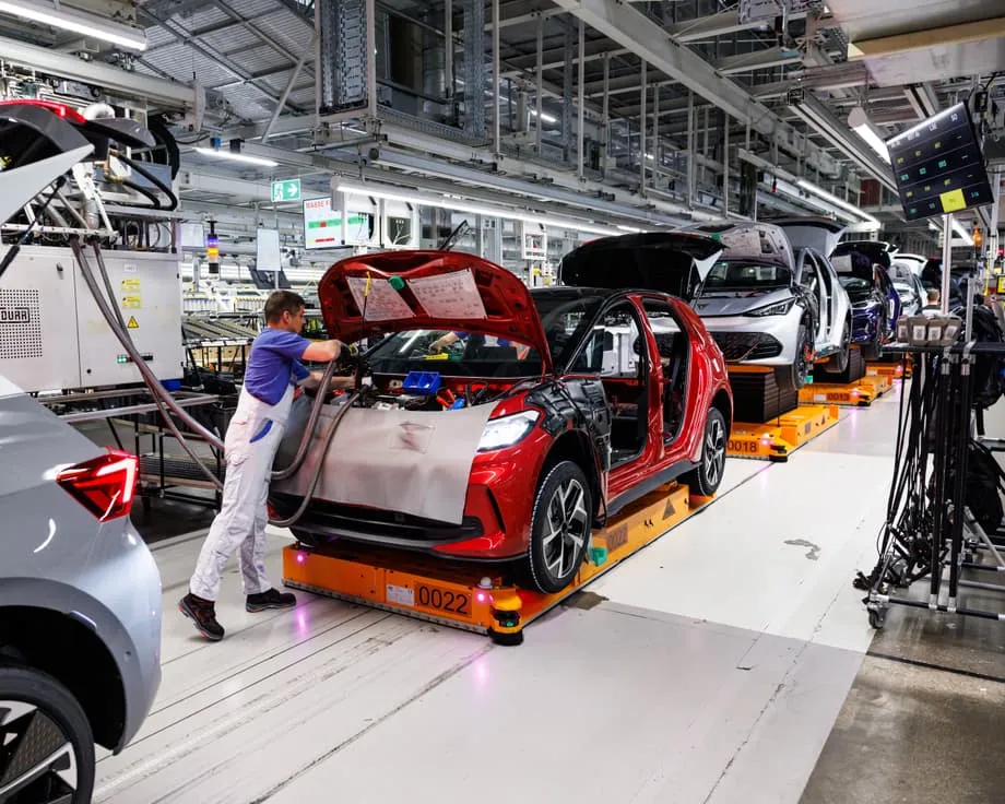 Construtores europeus preparam-se para paragens enquanto a China bloqueia exportações de chips da Nexperia