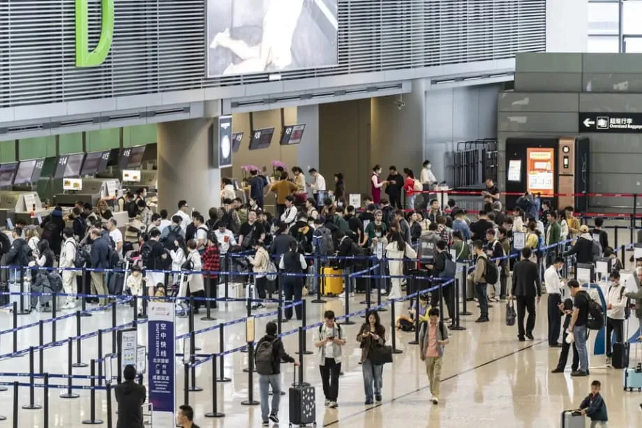 Tarifas Baratas Mantêm as Três Grandes Companhias Aéreas da China sob Pressão Apesar do Impulso de Lucro no Verão