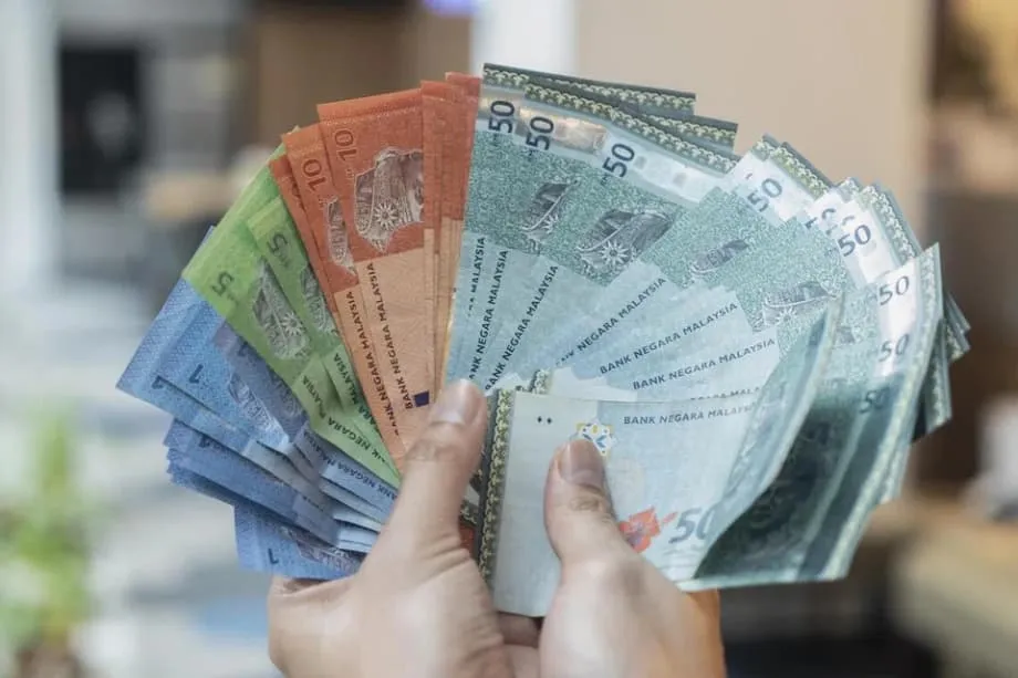 Ringgit Atinge Máximo de 13 Meses à Medida que a Malásia Supera as Moedas Asiáticas