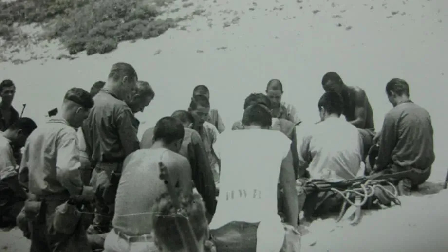Ilha Aka 1945: Tropas dos EUA e do Japão Partilham um Piquenique e Acordam uma Trégua