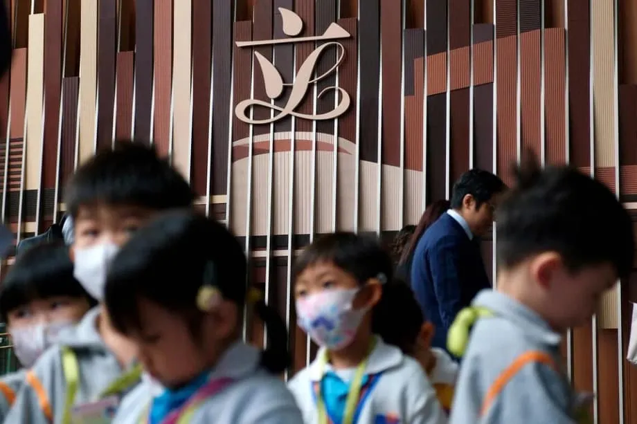 Crianças em julgamento: por dentro da cultura das entrevistas de pré-escolar de Hong Kong